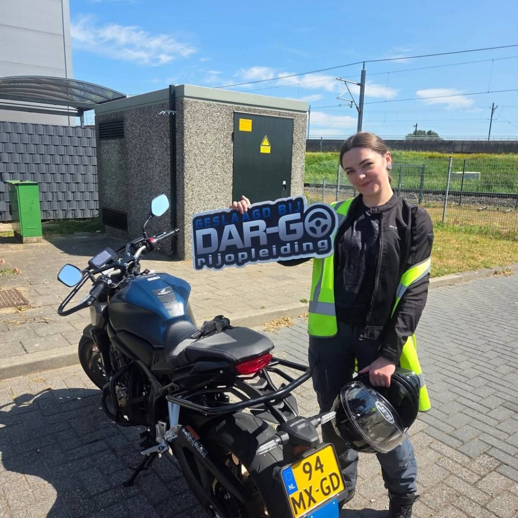 Klaudia congratz on passing your AVB & AVD on the first try! 🥳 Enjoy driving on the road! 🏍💨 #Rotterdam #RIJLES #motorles #rijschool svg+xml;charset=utf